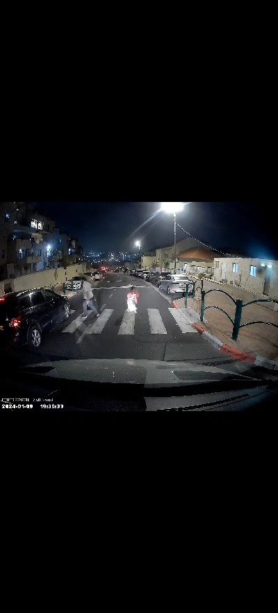 וכך זה נראה ממצמת הרכב של הטנדר הנעקף