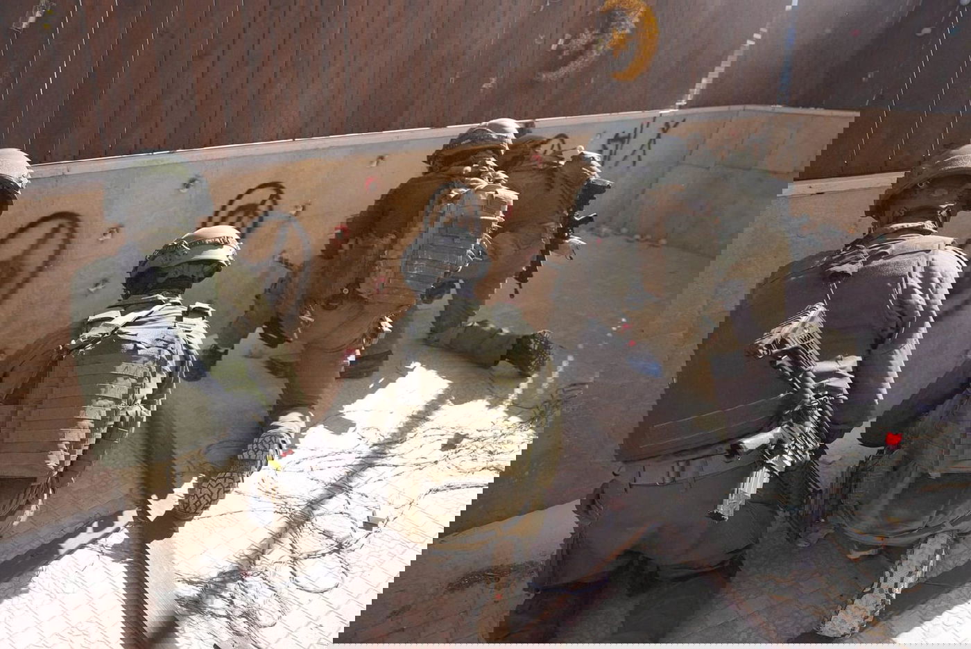 בית המחבלים שביצעו את הפיגוע הרצחני בכניסה לירושלים נהרס | צפו