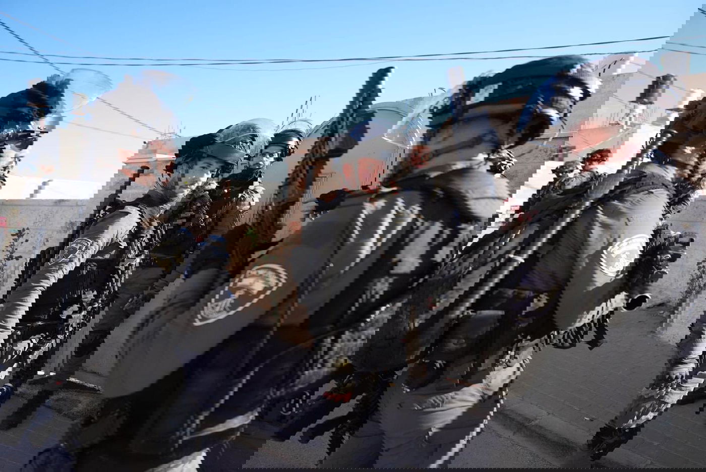 בית המחבלים שביצעו את הפיגוע הרצחני בכניסה לירושלים נהרס | צפו