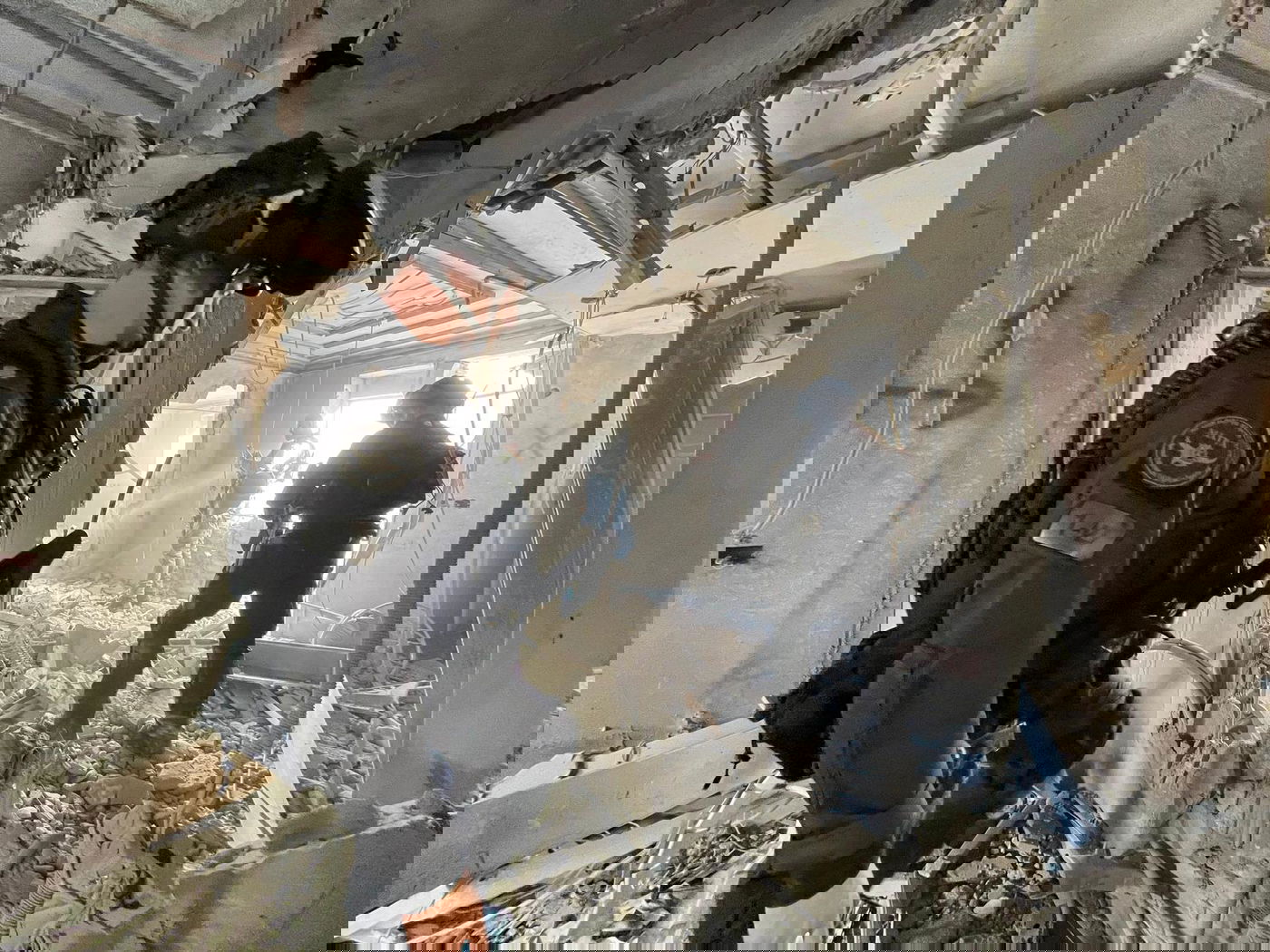 בית המחבלים שביצעו את הפיגוע הרצחני בכניסה לירושלים נהרס | צפו