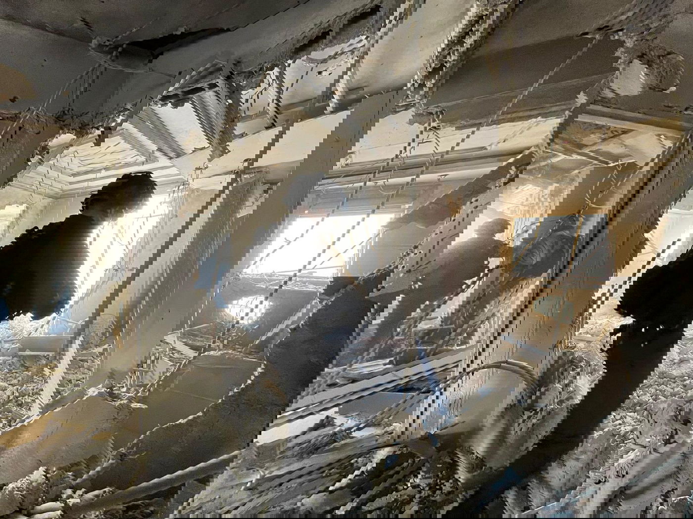 בית המחבלים שביצעו את הפיגוע הרצחני בכניסה לירושלים נהרס | צפו