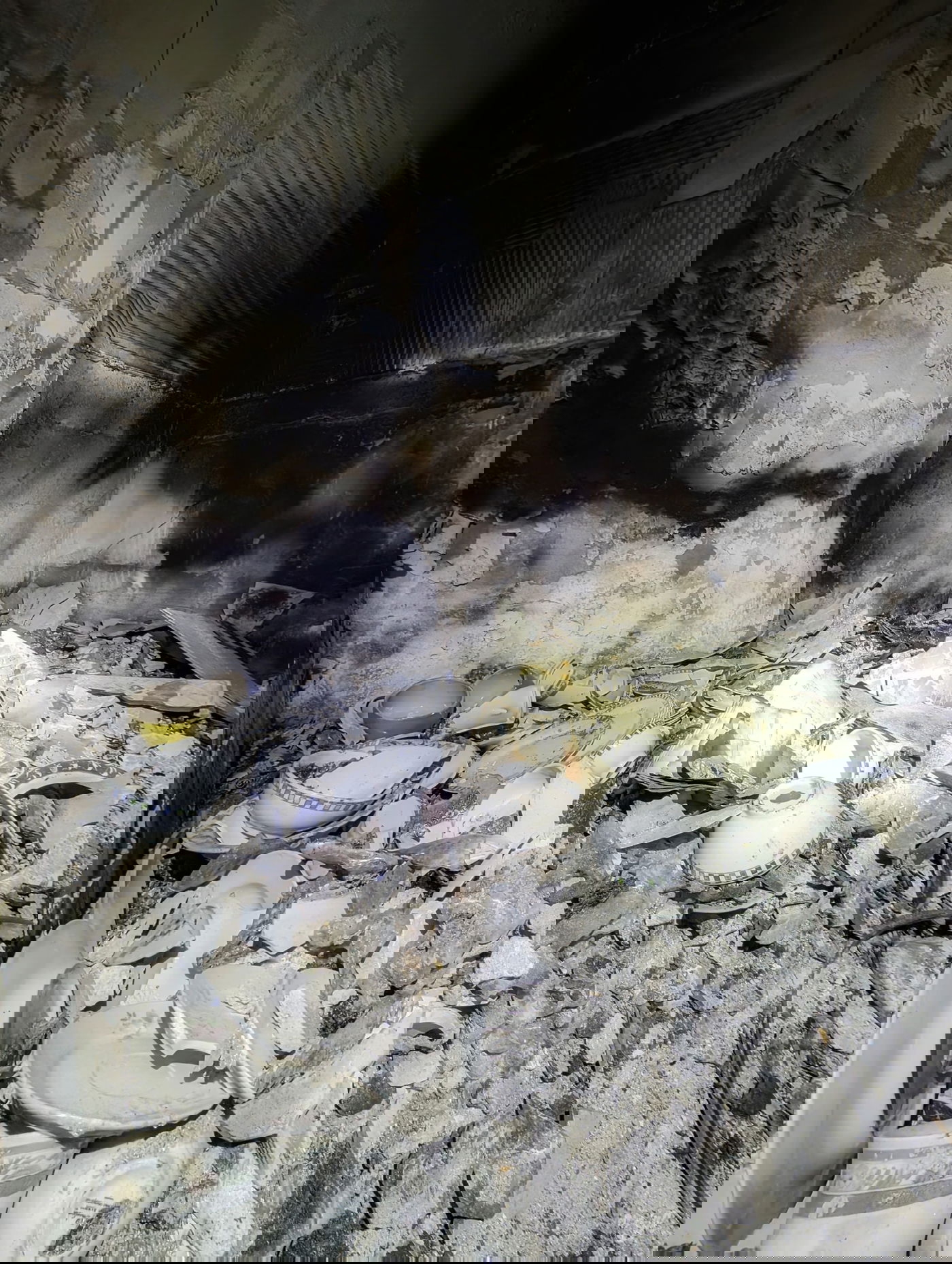 מה שפעם היה מטבח נאה, היה ואיננו עוד. ניתנה רשות לרוצחים לרצח