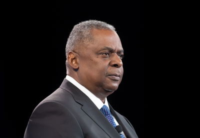 חולה בסרטן. שר ההגנה אוסטין 