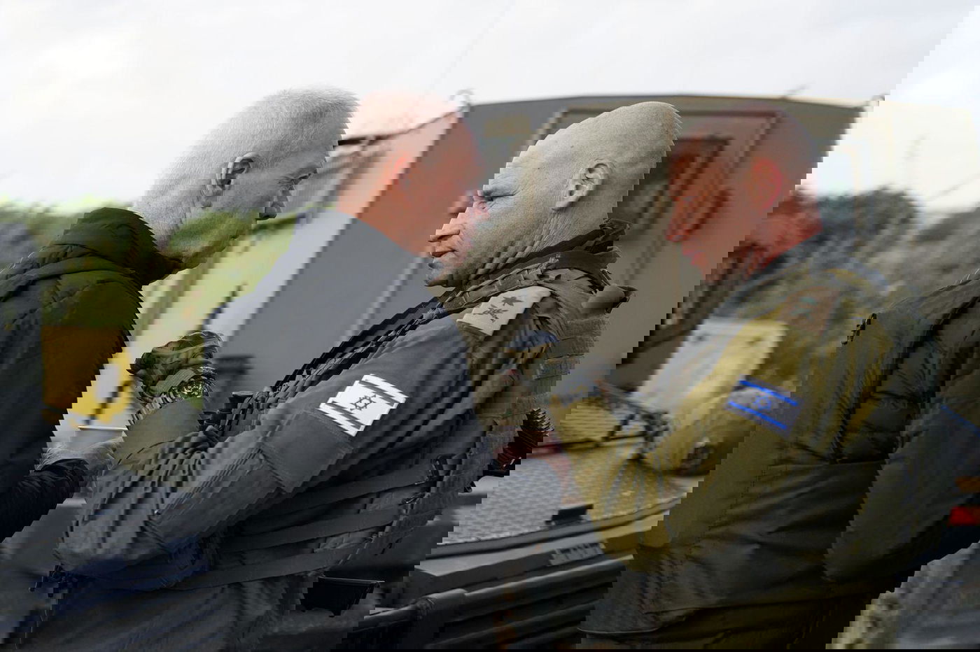 גלנט ליד עזה: "מי ששואל אם המלחמה נמשכת - שיגיע לכאן"