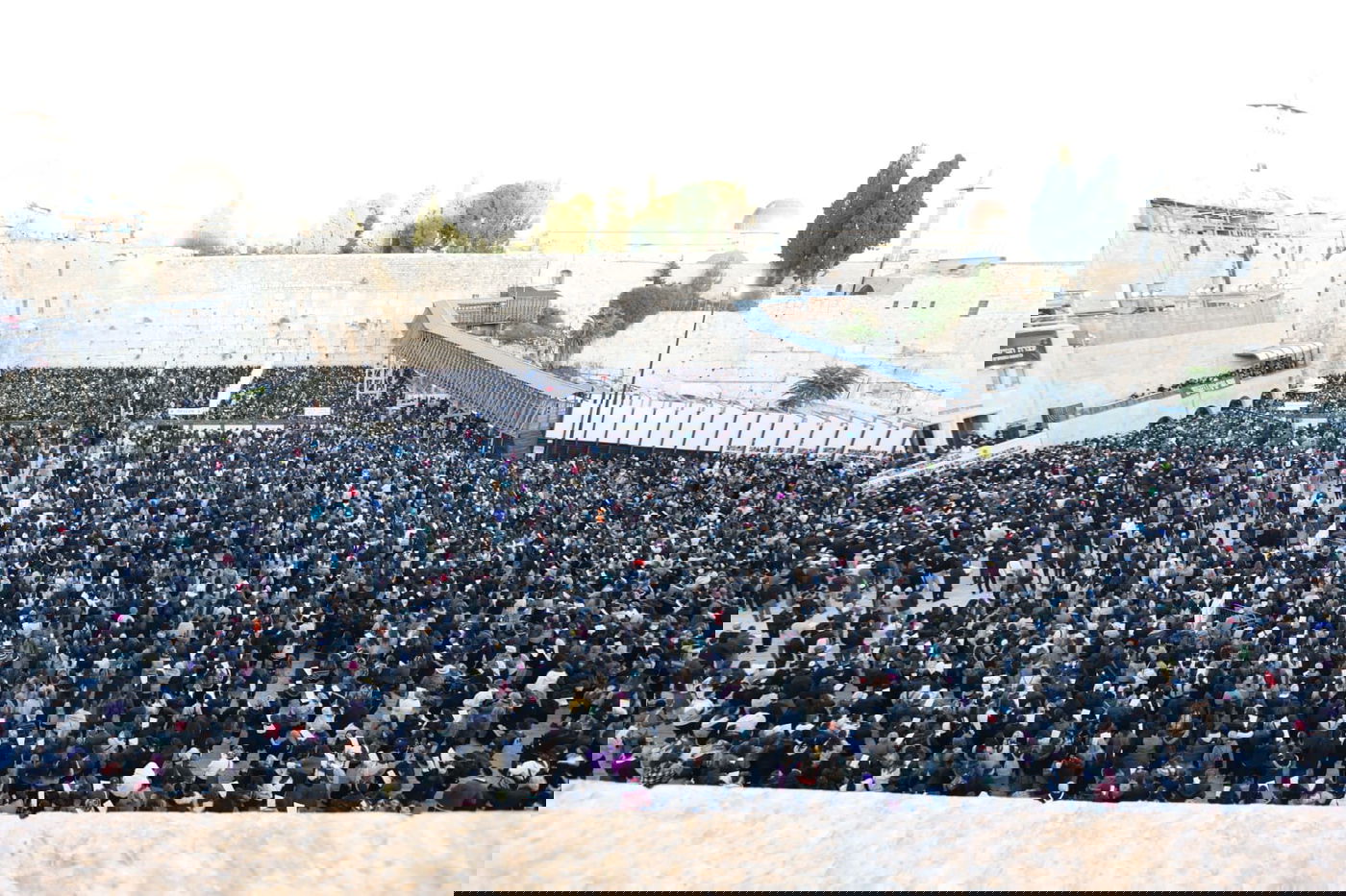 רבבות בעצרת התפילה בכולת המערבי למען השבת החטופים