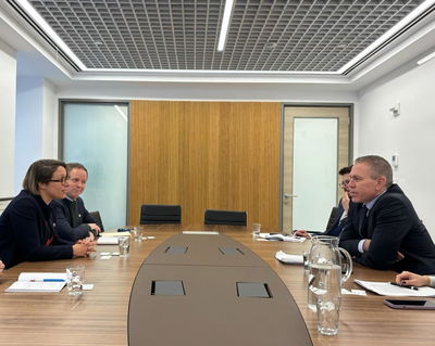 ארדן עם הצלב האדום