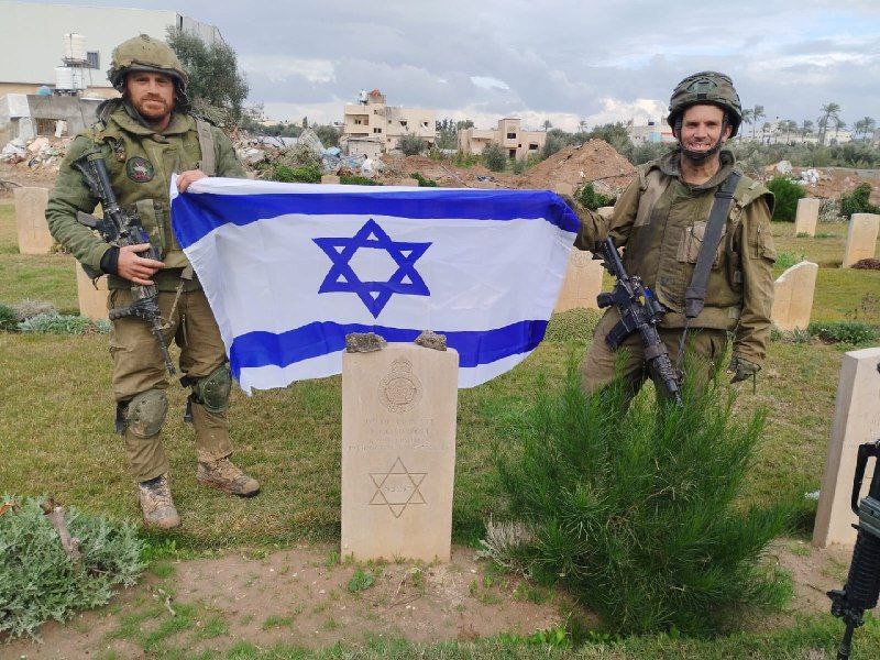 חיילים קראו קדיש על קברי הלוחמים היהודים הקבורים בעזה
