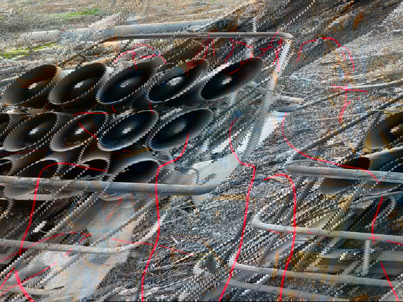 בתוך בית קברות, בית ספר ומסגד: 700 משגרי רקטות הושמדו 