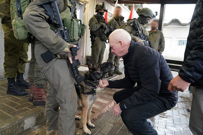 גלנט מבקר בעוקץ