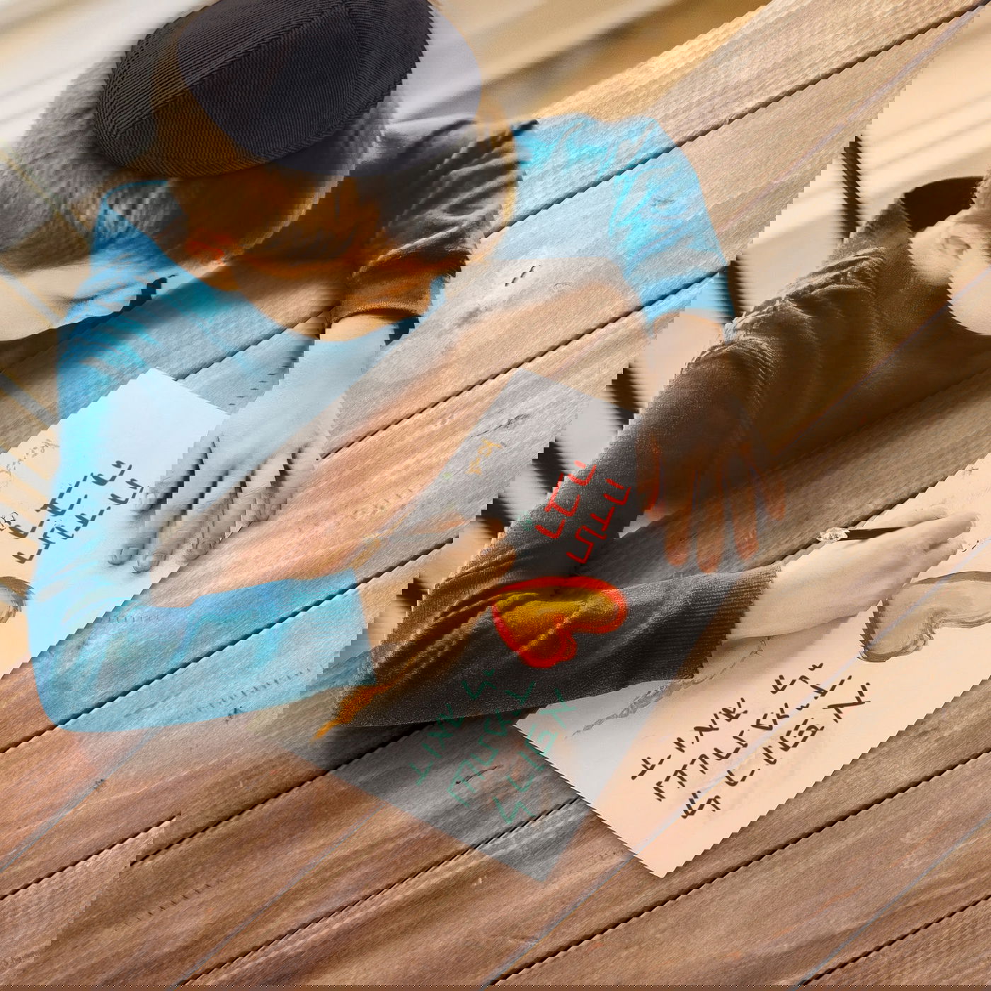 ילד כותב מכתב תודה לרופא האישי שלו