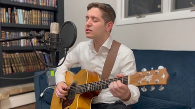 כישרון הגיטרה בביצוע מרגש ללהיט הענק של שמואל: "תן לי תפילה"