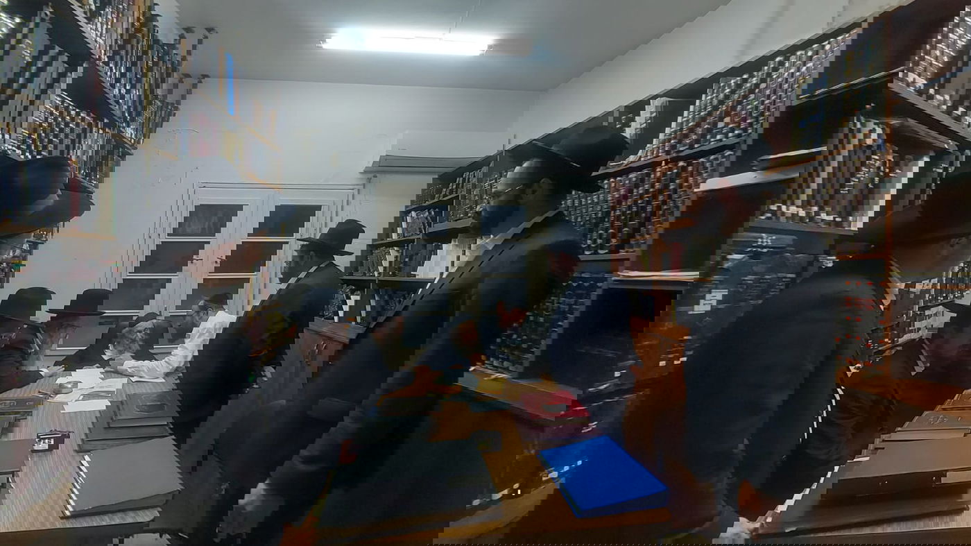 המתנדבים מתברכים אמש מהגר"ד לנדו