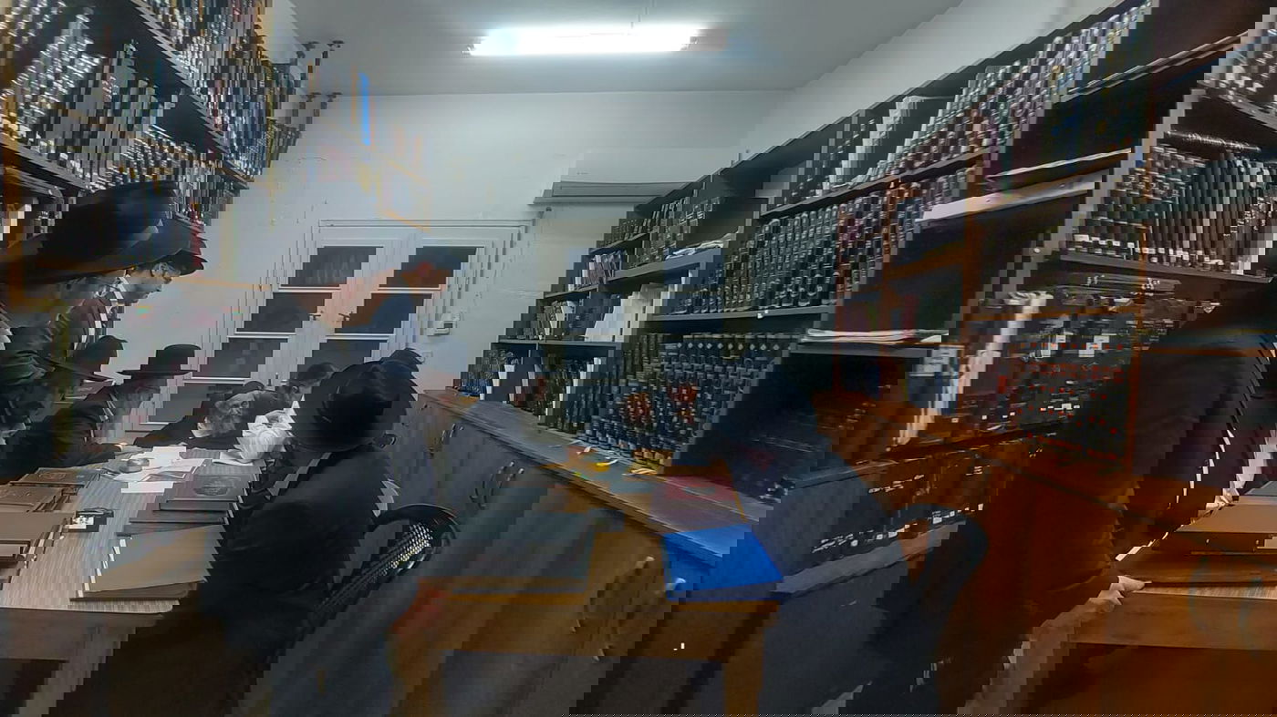 המתנדבים מתברכים אמש מהגר"ד לנדו