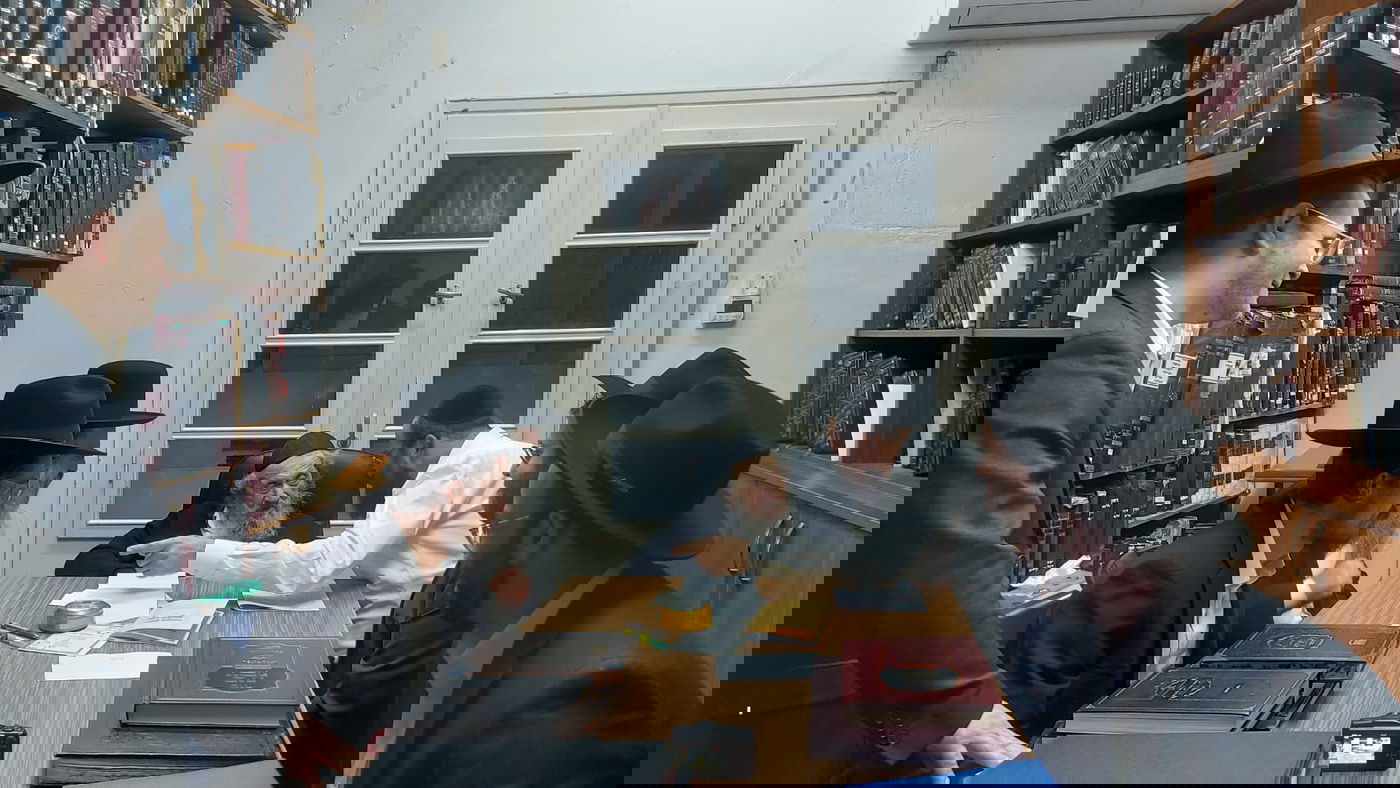 המתנדבים מתברכים אמש מהגר"ד לנדו