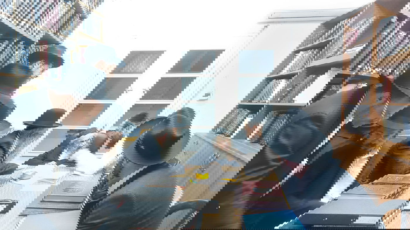 המתנדבים מתברכים אמש מהגר"ד לנדו