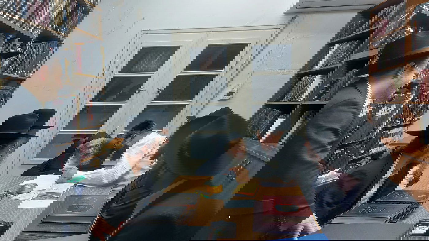 המתנדבים מתברכים אמש מהגר"ד לנדו