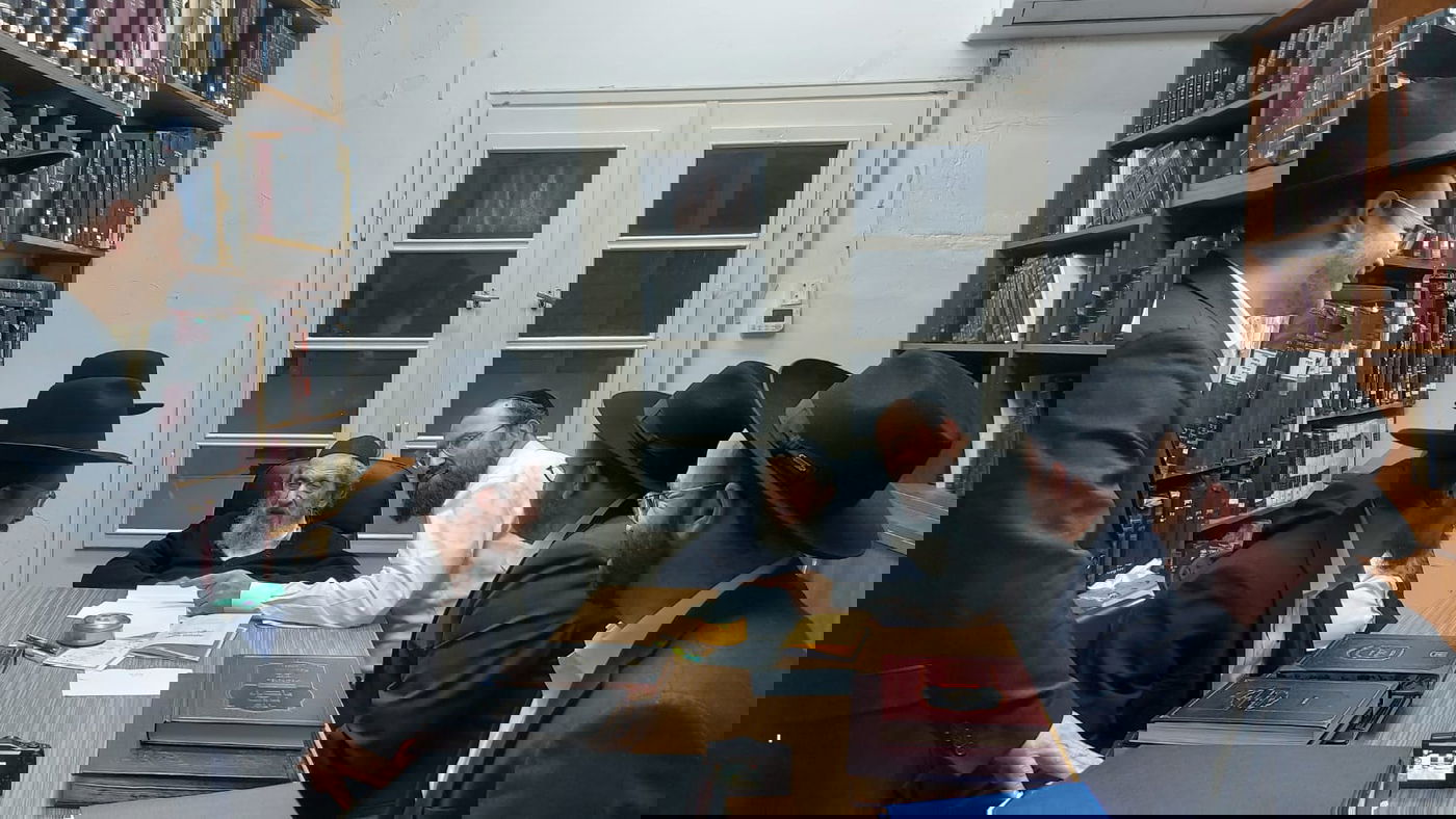 המתנדבים מתברכים אמש מהגר"ד לנדו