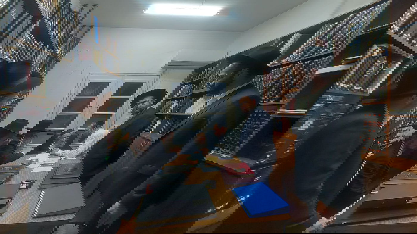 המתנדבים מתברכים אמש מהגר"ד לנדו