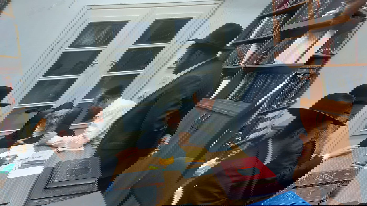 המתנדבים מתברכים אמש מהגר"ד לנדו