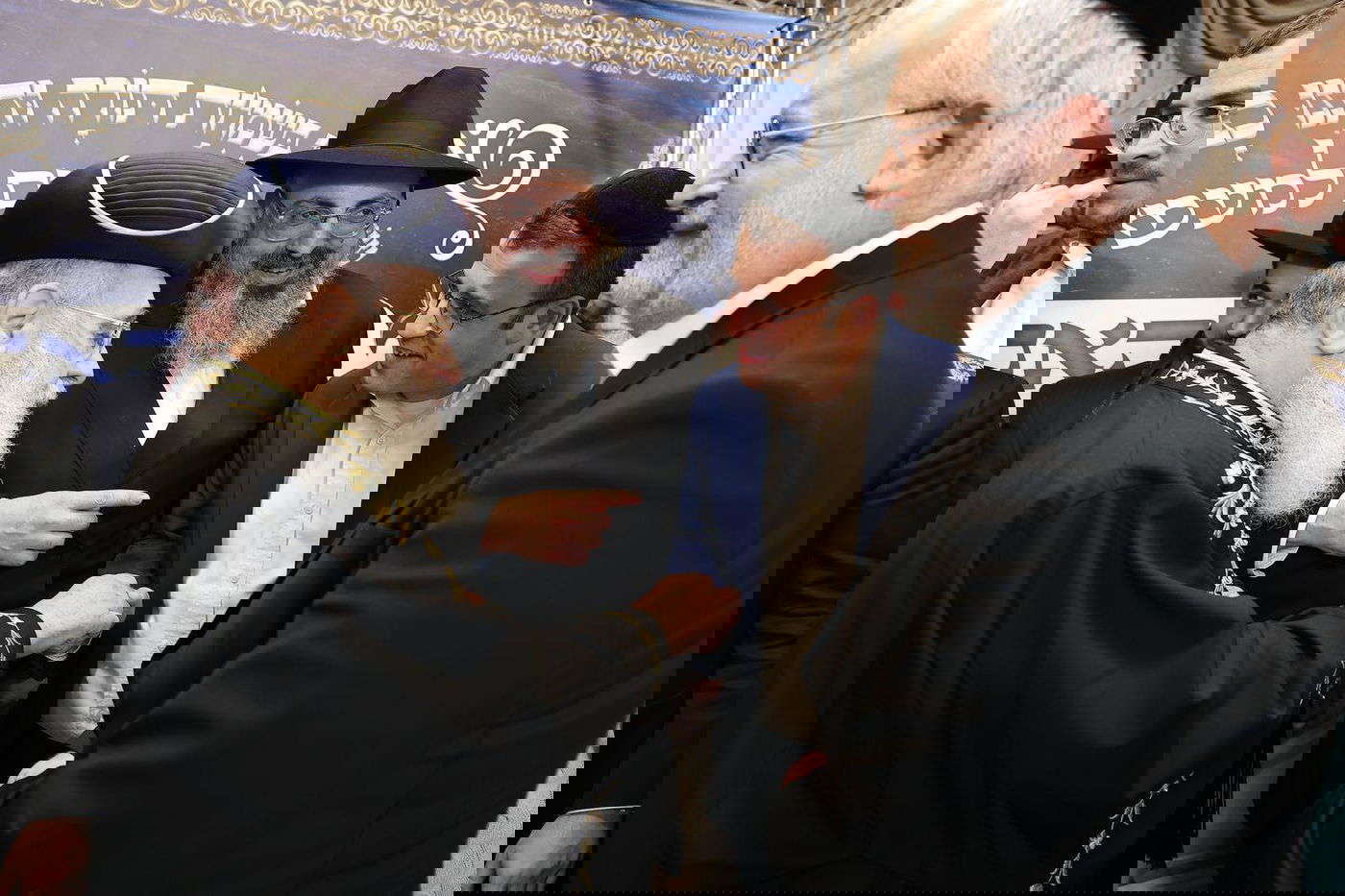  מו״ל משפחה אלי פלאי ומנכ״ל משפחה יהודה נחשוני בשיחה עם הראשון לציון