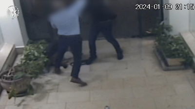 כתב אישום: התנפל על עובד התחזוקה בבניין - והחל להכות אותו באגרופים