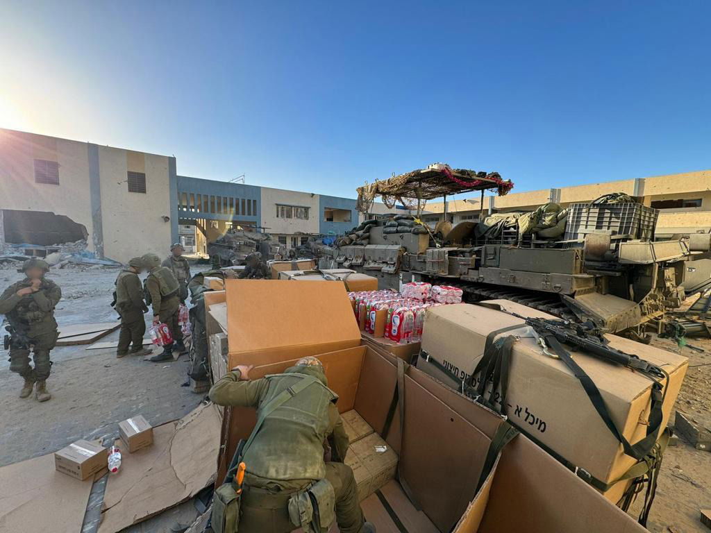 כך צה"ל מספק מהאוויר תחמושת ומזון ללוחמים בעזה | צפו