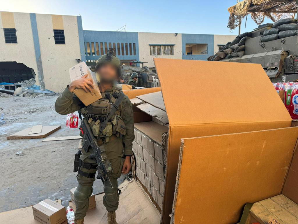 כך צה"ל מספק מהאוויר תחמושת ומזון ללוחמים בעזה | צפו