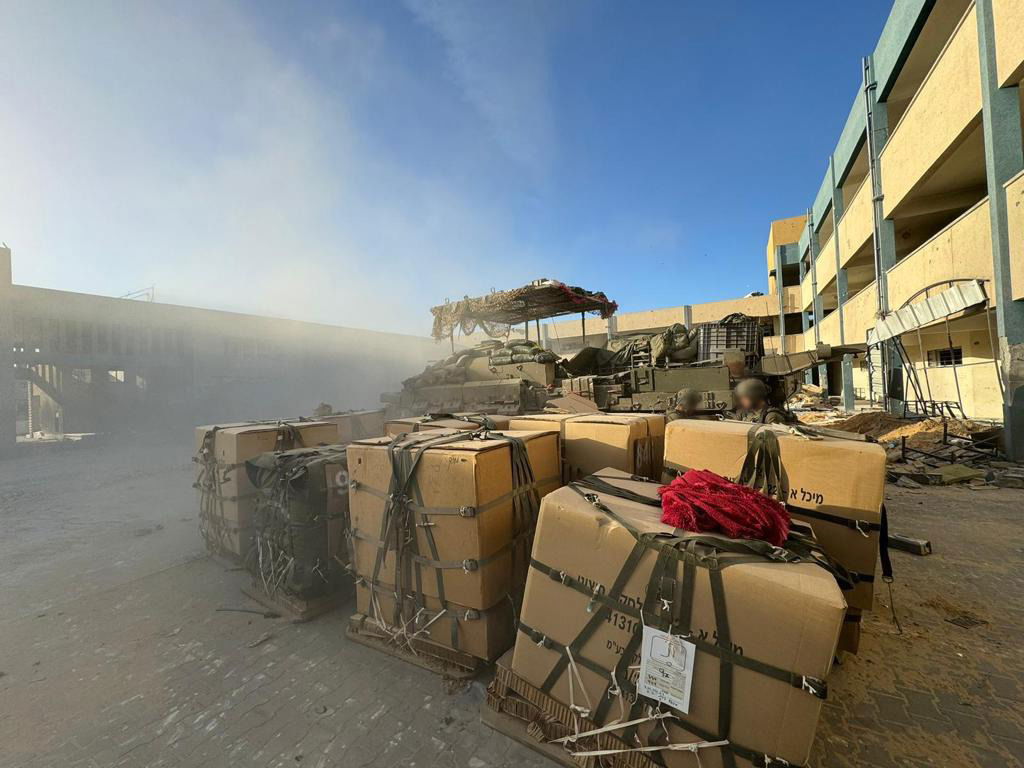 כך צה"ל מספק מהאוויר תחמושת ומזון ללוחמים בעזה | צפו