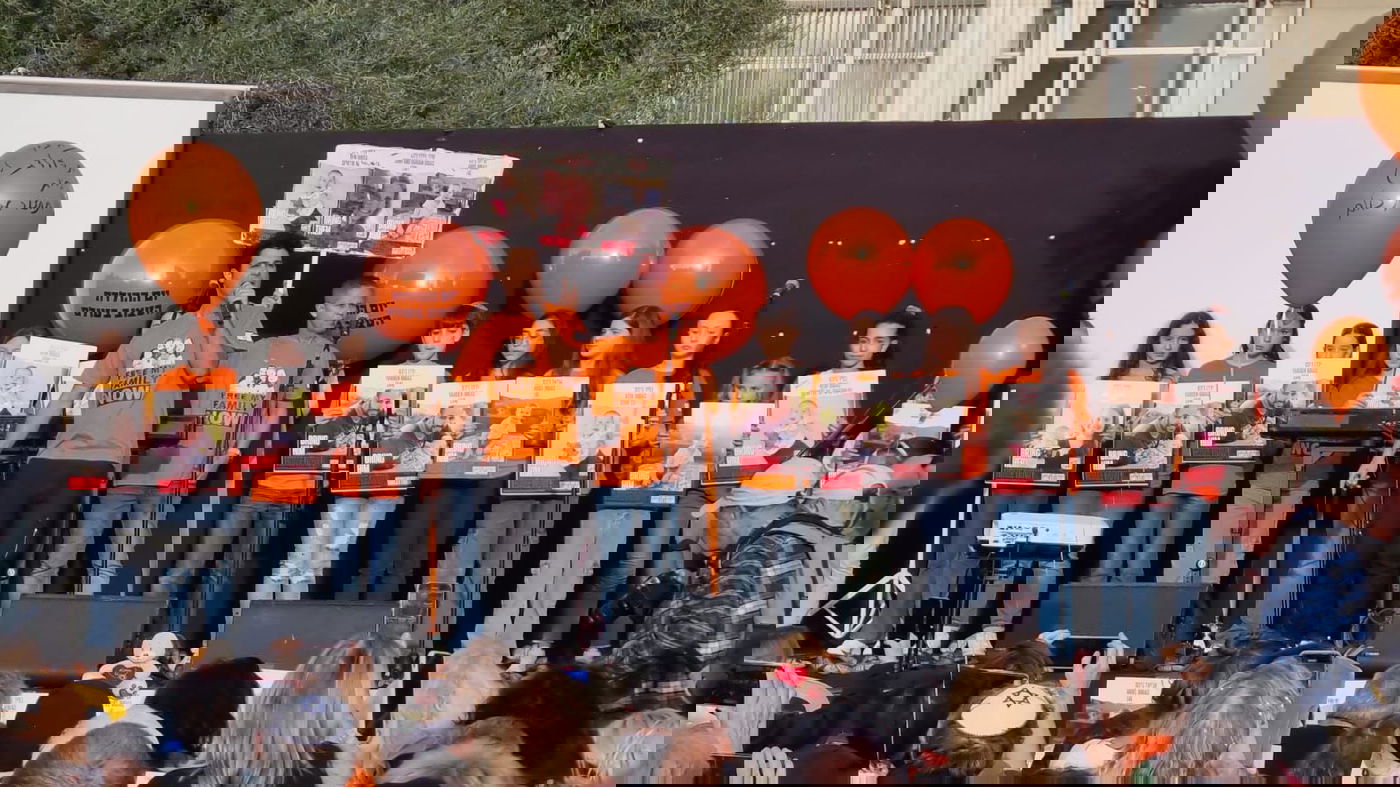 יום ההולדת בכיכר, היום