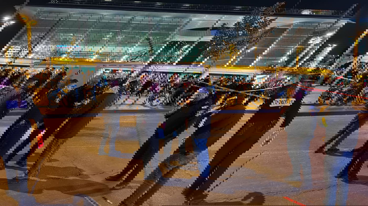 הזירה ליד התחנה המרכזית, הערב