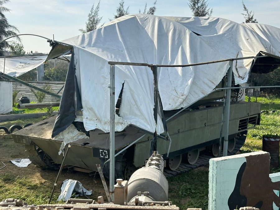 במחנה האימונים של חמאס: הלוחמים מצאו דגם טנק ישראלי