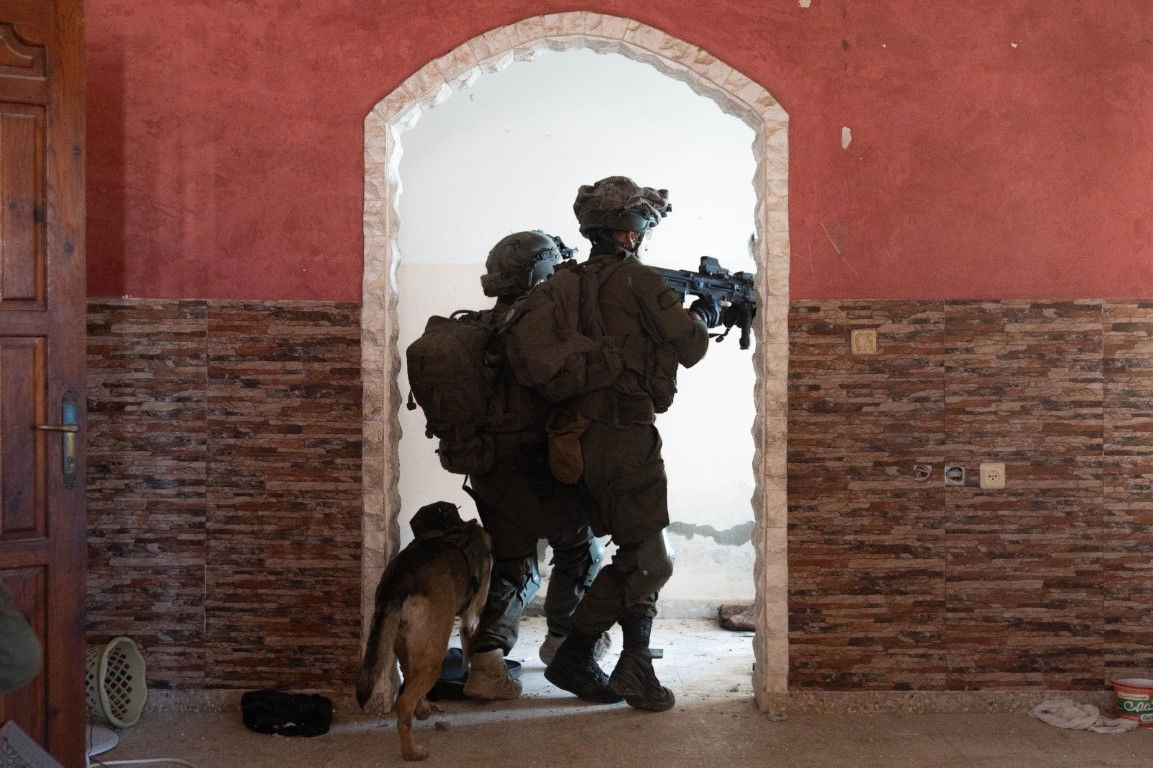 במחנה האימונים של חמאס: הלוחמים מצאו דגם טנק ישראלי