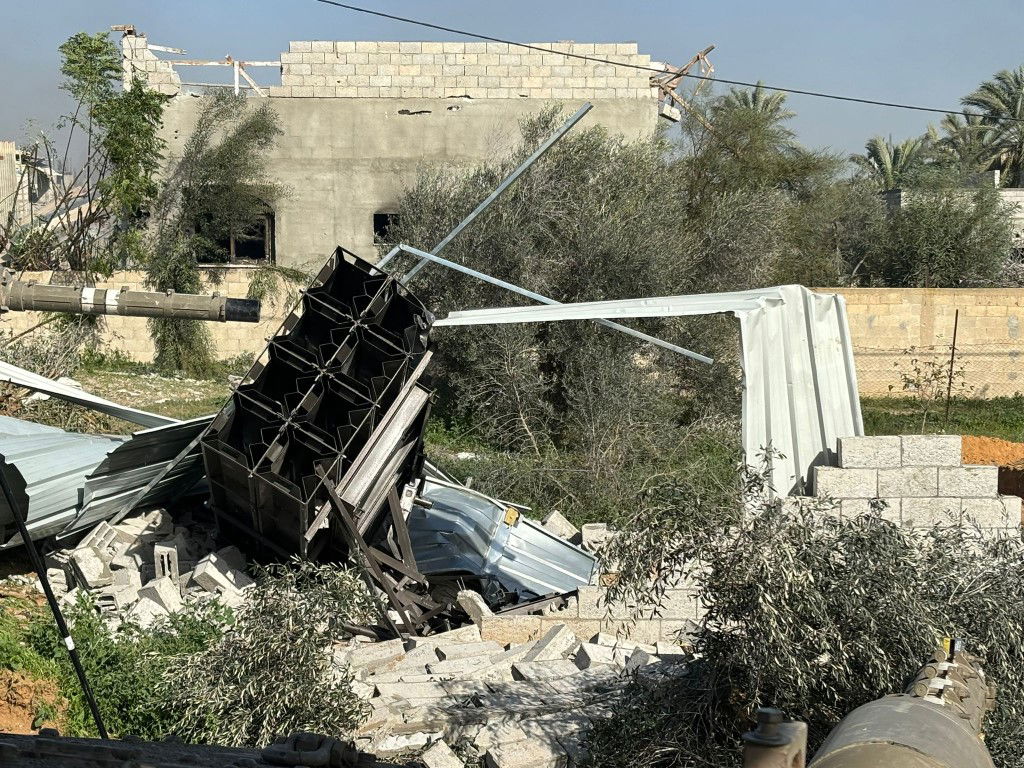 במחנה האימונים של חמאס: הלוחמים מצאו דגם טנק ישראלי