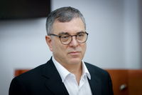 הסוקר מציג: כך עושים מניפולציות בסקרים ומורידים מנדטים למפלגות החרדיות