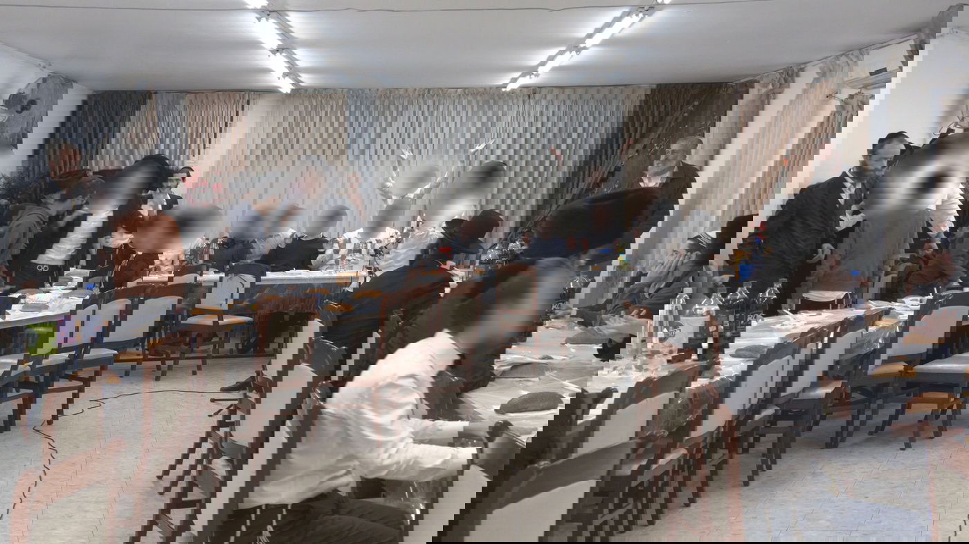 'הפלג' האשדודי הפגין בסערה על הרב ההונגרי השנוי במחלוקת