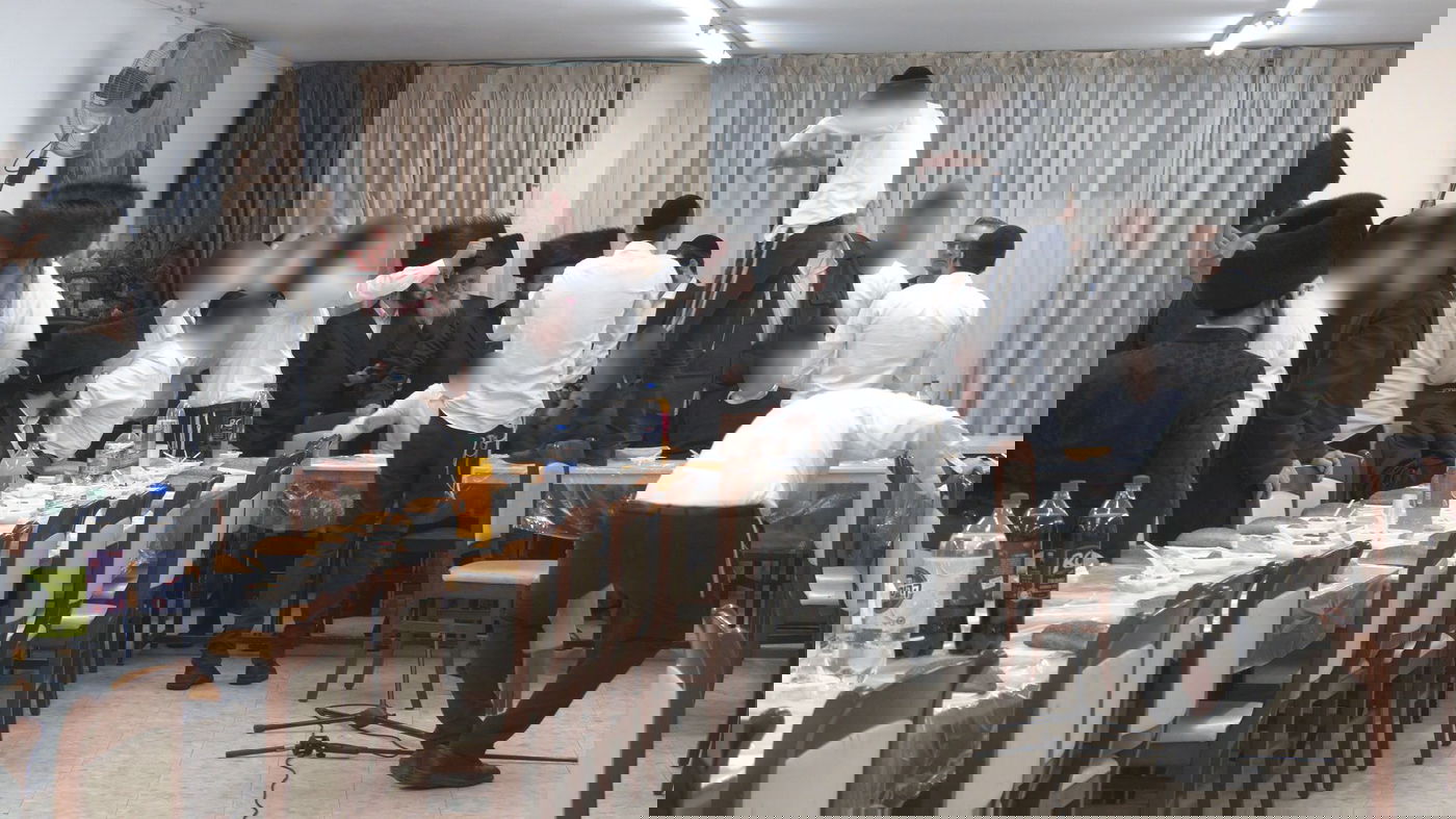 'הפלג' האשדודי הפגין בסערה על הרב ההונגרי השנוי במחלוקת