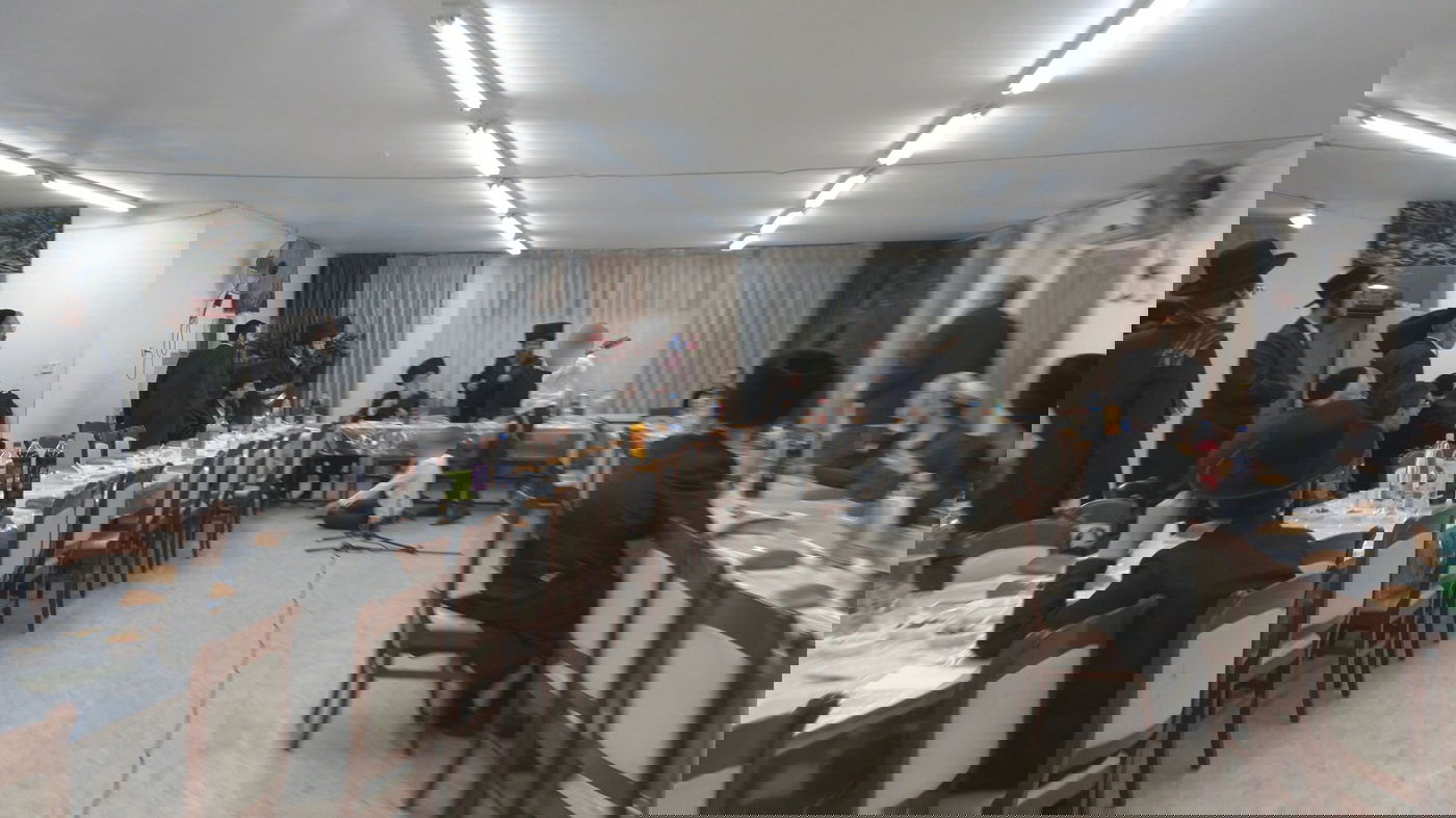 'הפלג' האשדודי הפגין בסערה על הרב ההונגרי השנוי במחלוקת