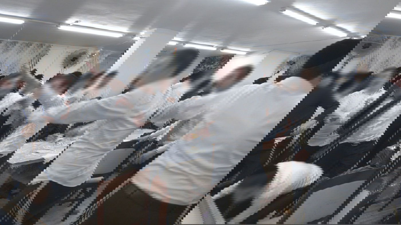 'הפלג' האשדודי הפגין בסערה על הרב ההונגרי השנוי במחלוקת