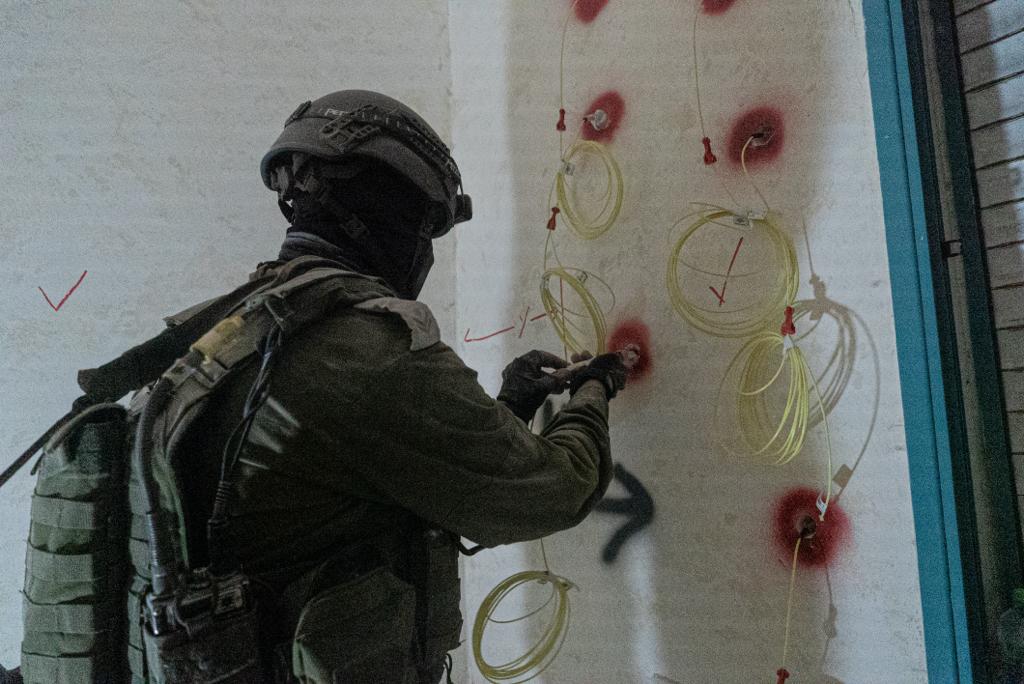 נהרסו בתיהם של מחבלי חמאס שביצעו את הפיגוע במחסום המנהרות