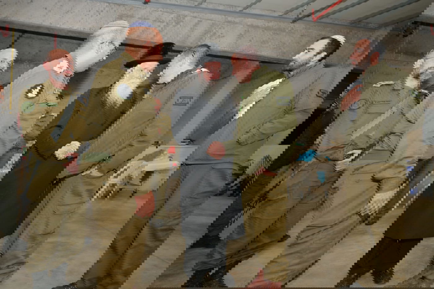 הרב גרוסמן בביקור במחנה שורה: "עם ישראל חייב לכם הכרת הטוב"