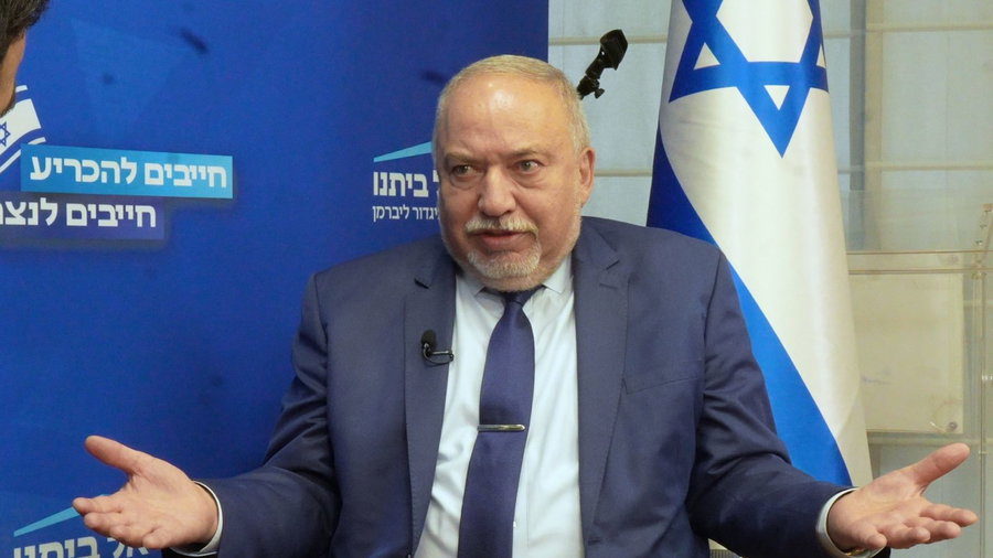 ריאיון בלעדי: ליברמן לא פוסל ישיבה בממשלה עם החרדים