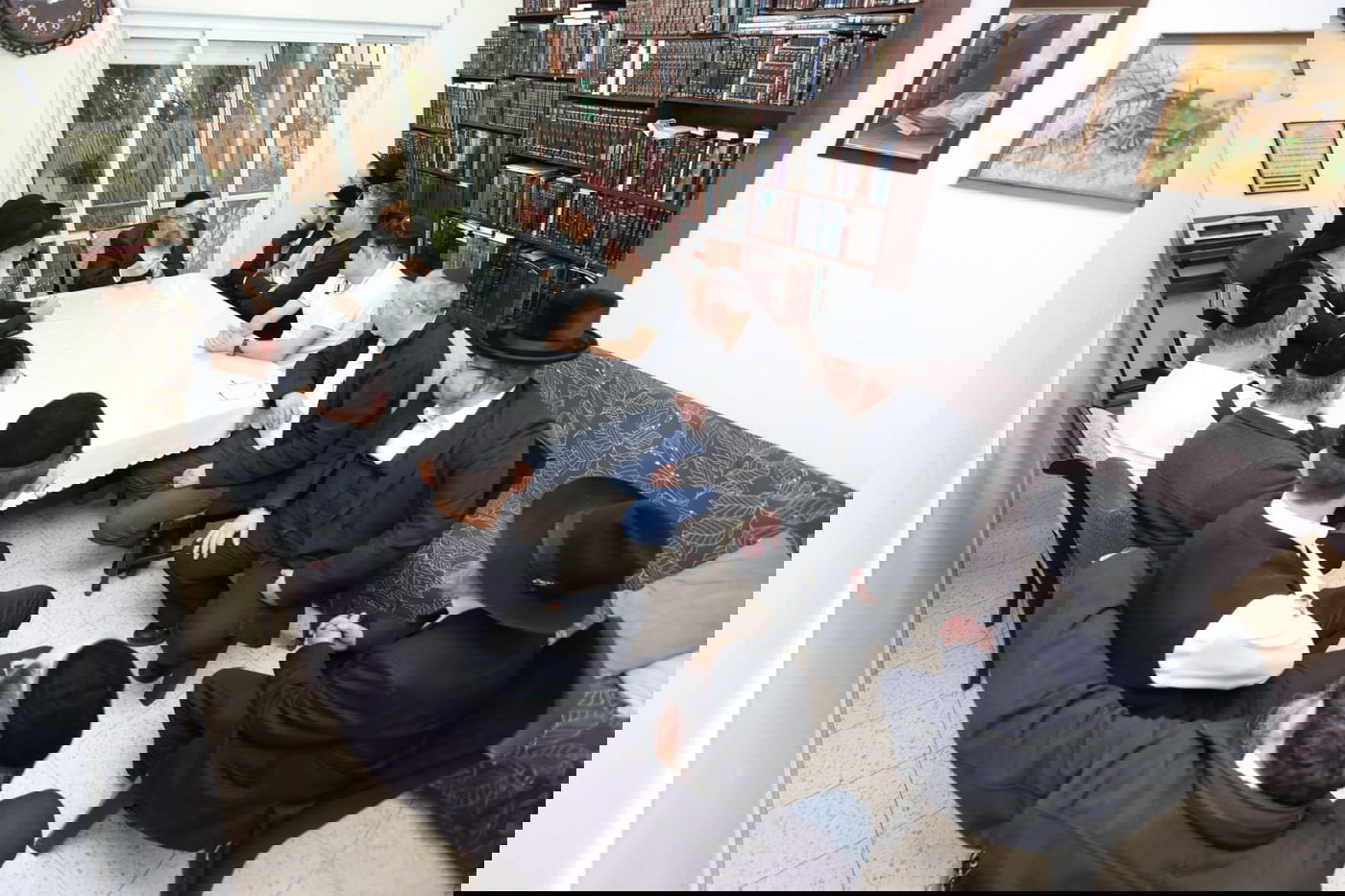 נהגי קווים החרדיים במודיעין עלית בביקור אצל הרב זיכרמן