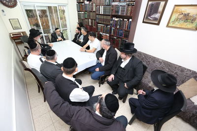 נהגי קווים החרדיים במודיעין עלית בביקור אצל הרב זיכרמן