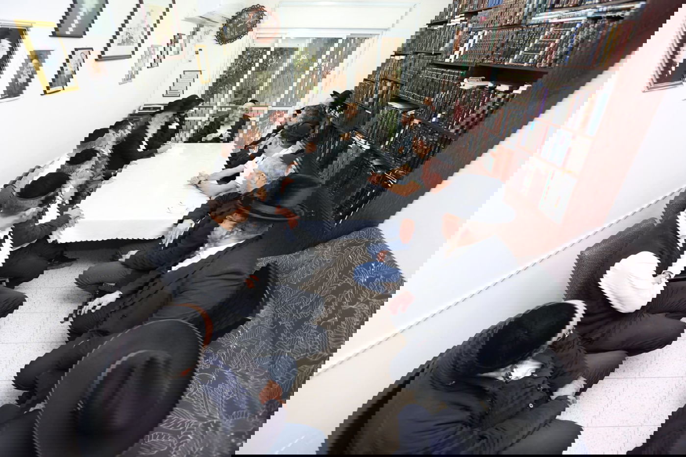 הנהגים החרדים ב'קווים' התברכו במעונו של רב אחוזת ברכפלד