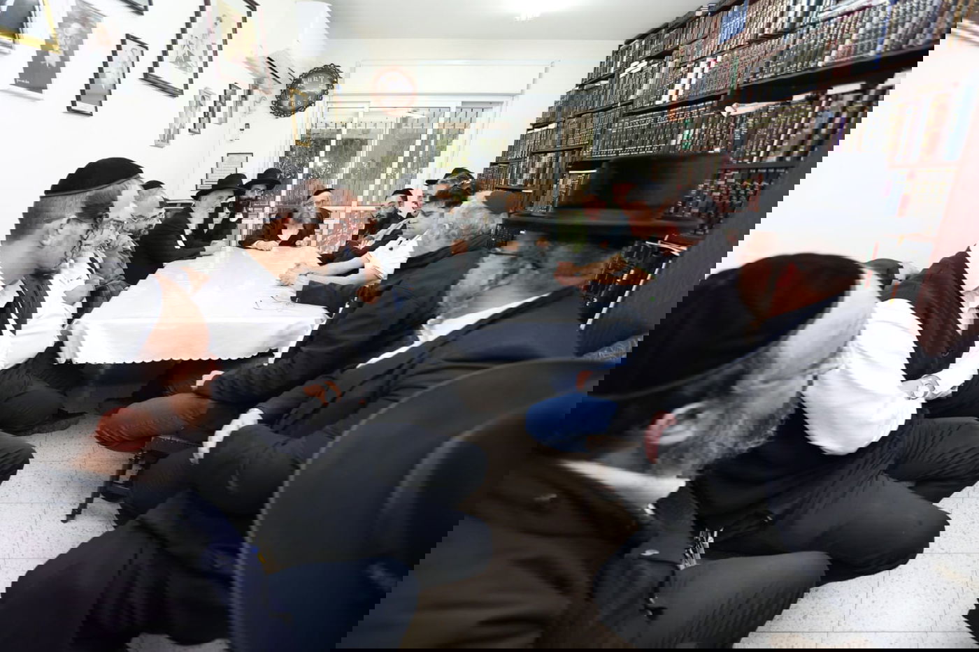 הנהגים החרדים ב'קווים' התברכו במעונו של רב אחוזת ברכפלד