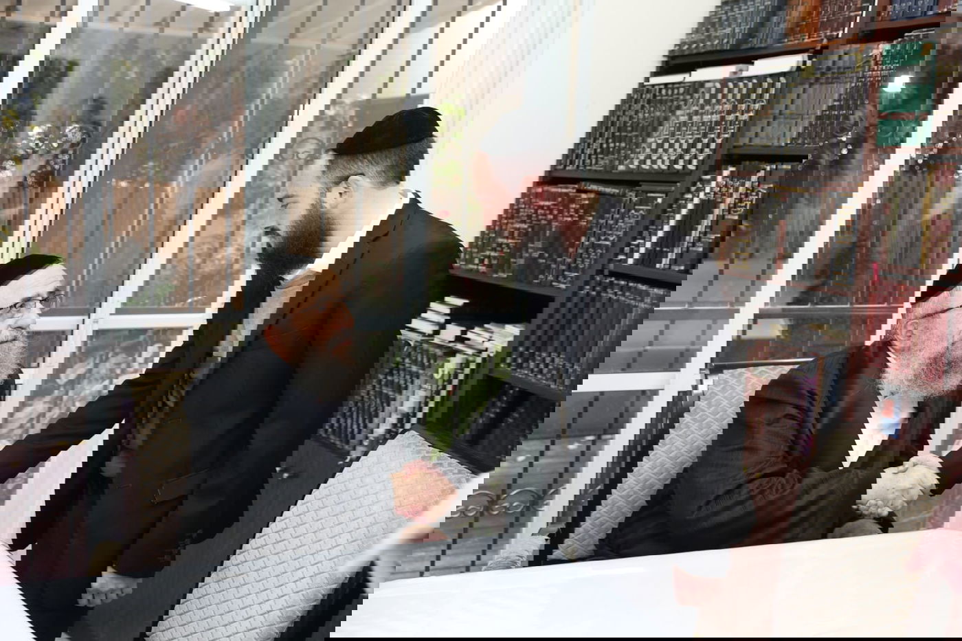 הנהגים החרדים ב'קווים' התברכו במעונו של רב אחוזת ברכפלד