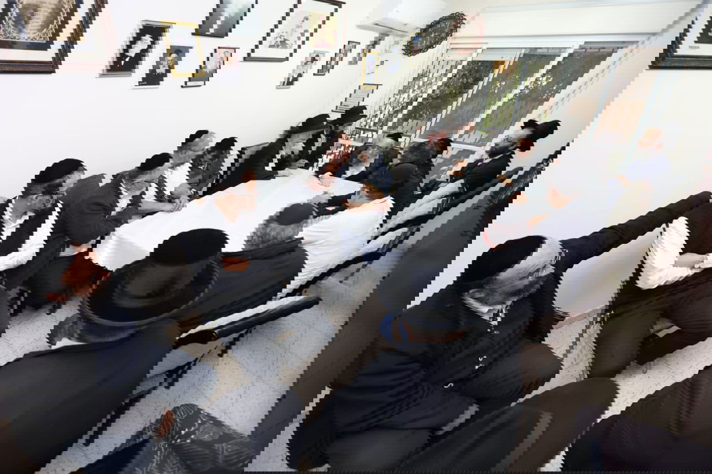 הנהגים החרדים ב'קווים' התברכו במעונו של רב אחוזת ברכפלד