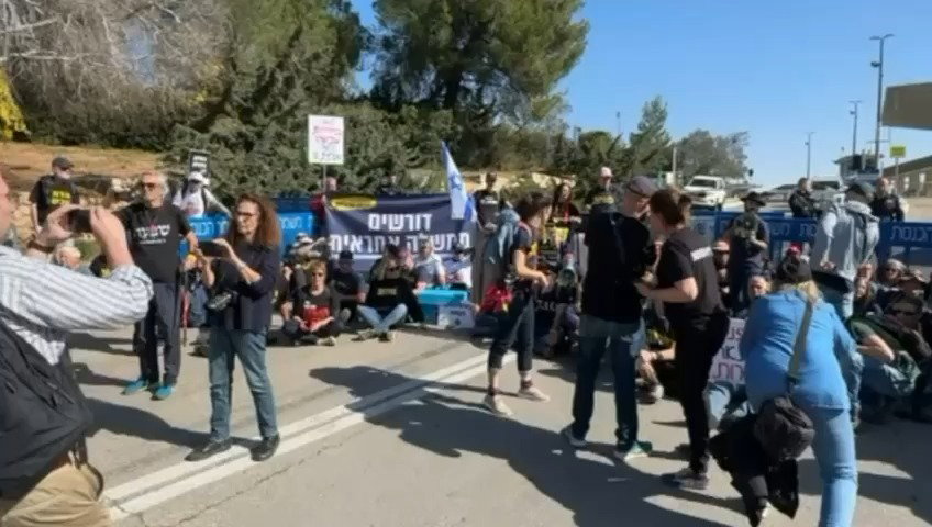 ההפגנות מחוץ לכנסת כעת