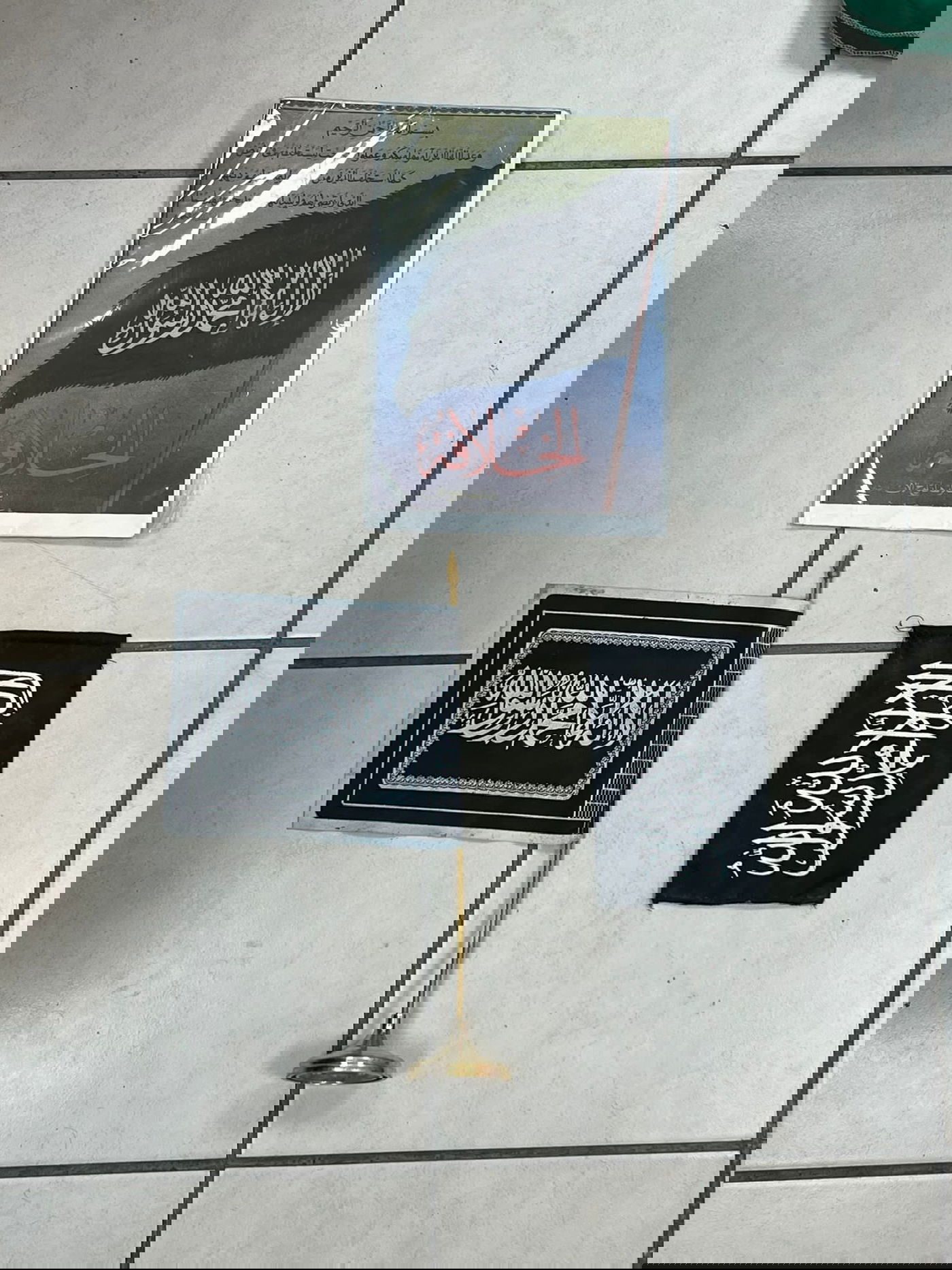 חלק מהממצאים שנתפסו בבית החשודים