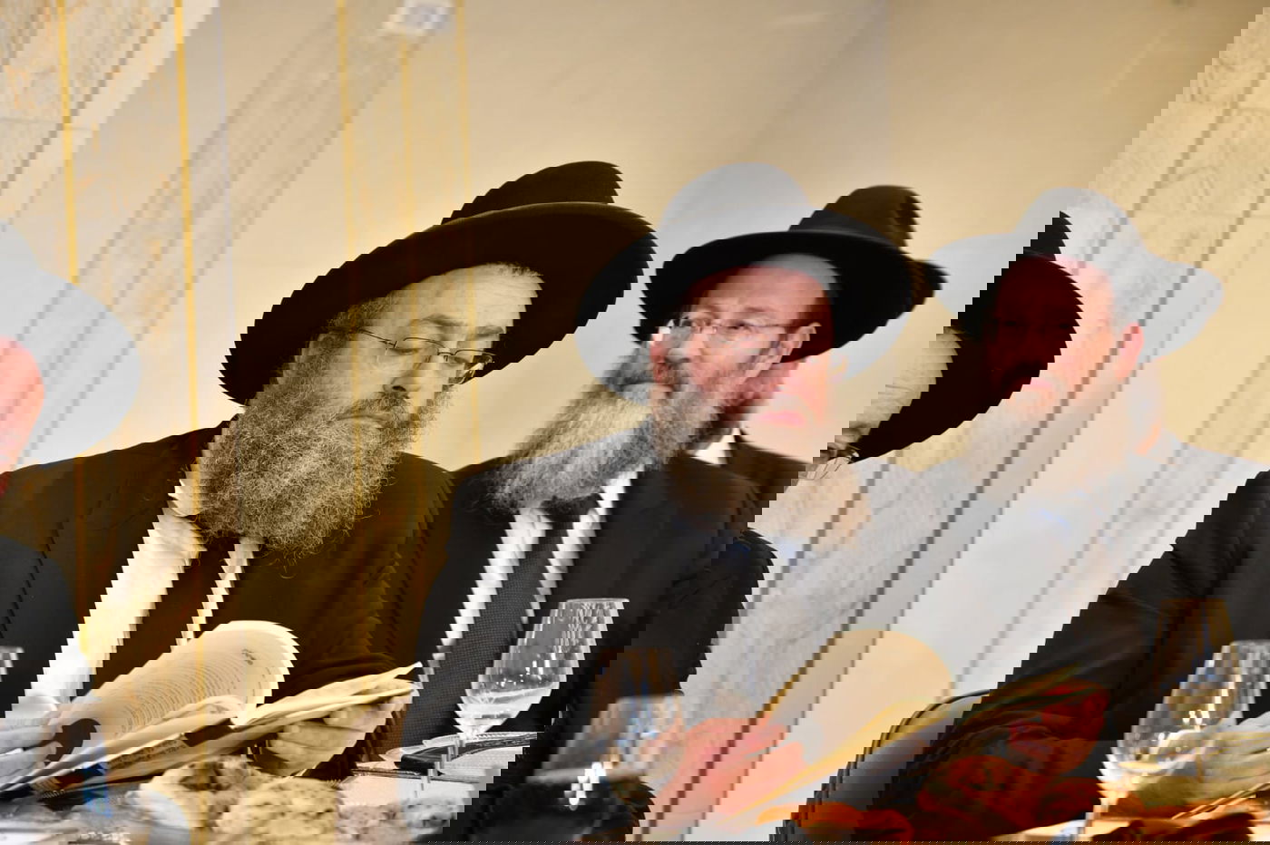 ראש ישיבת מיר ברכפלד הגאון רבי נועם אלון במעמד סיום הש"ס של הבחור החשוב רפאל רפאלי